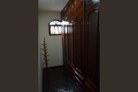Casa à venda com 606m², 5 quartos e 8 vagasCloset da Suíte 1