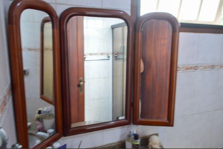 Casa à venda com 606m², 5 quartos e 8 vagasBanheiro da Suíte 2