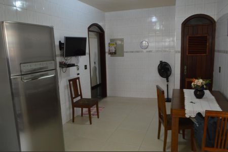 Casa à venda com 606m², 5 quartos e 8 vagasCozinha 1