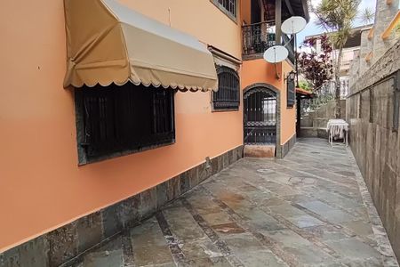 Casa à venda com 606m², 5 quartos e 8 vagasCorredor