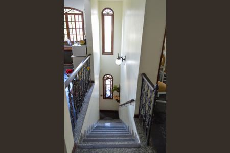 Casa à venda com 606m², 5 quartos e 8 vagasEscada