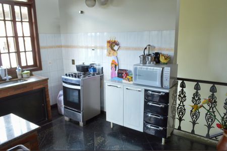 Casa à venda com 606m², 5 quartos e 8 vagasCozinha 2