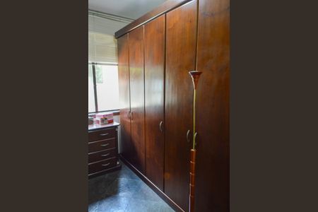 Casa à venda com 606m², 5 quartos e 8 vagasCloset da Suíte 2