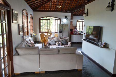 Casa à venda com 606m², 5 quartos e 8 vagasSala 2