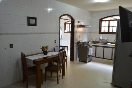 Casa à venda com 606m², 5 quartos e 8 vagasCozinha 1