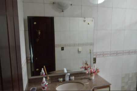 Casa à venda com 606m², 5 quartos e 8 vagasBanheiro da Suíte 1