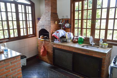 Casa à venda com 606m², 5 quartos e 8 vagasCozinha 2