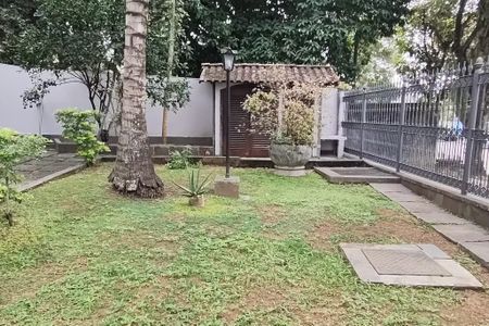 Casa à venda com 606m², 5 quartos e 8 vagasJardim