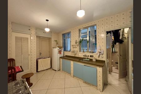 Apartamento à venda com 145m², 3 quartos e sem vagaCozinha e Área de Serviço