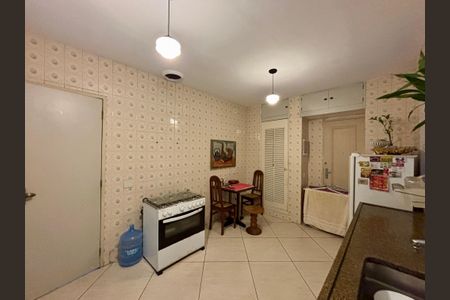 Apartamento à venda com 145m², 3 quartos e sem vagaCozinha e Área de Serviço