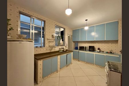 Apartamento à venda com 145m², 3 quartos e sem vagaCozinha e Área de Serviço