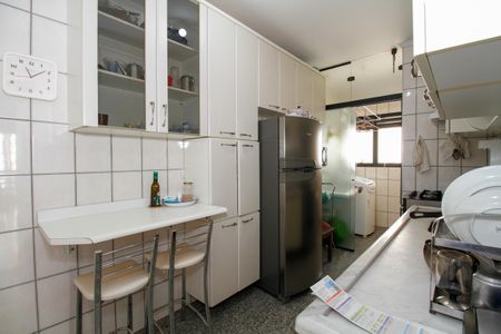 Apartamento para alugar com 90m², 2 quartos e 2 vagasCozinha