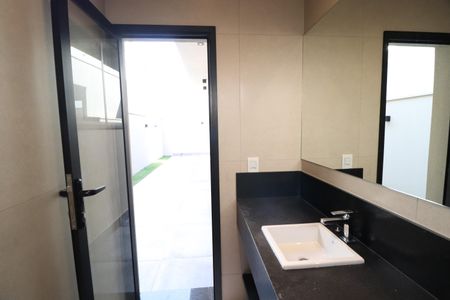 Casa de condomínio para alugar com 238m², 3 quartos e 2 vagasBanheiro de Serviço