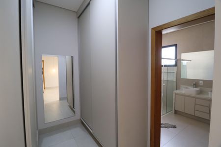 Casa de condomínio para alugar com 238m², 3 quartos e 2 vagas Suíte 1