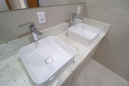 Casa de condomínio para alugar com 238m², 3 quartos e 2 vagasBanheiro Suíte 1