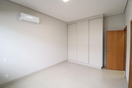 Casa de condomínio para alugar com 238m², 3 quartos e 2 vagasSuíte 2