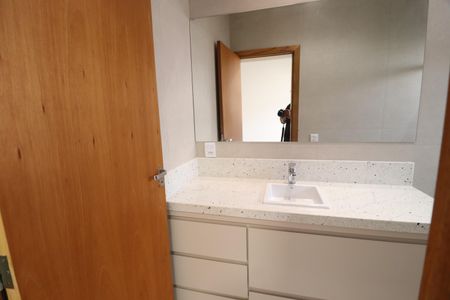 Casa de condomínio para alugar com 238m², 3 quartos e 2 vagasBanheiro Suíte 2