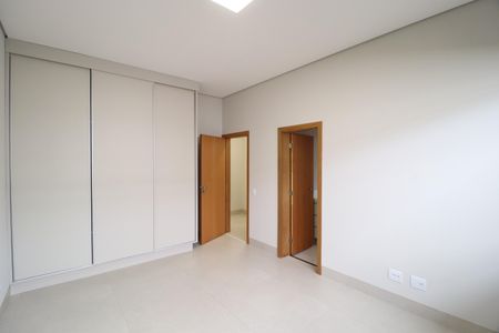 Casa de condomínio para alugar com 238m², 3 quartos e 2 vagasSuíte 2