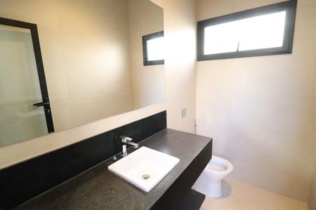 Casa de condomínio para alugar com 238m², 3 quartos e 2 vagasBanheiro de Serviço