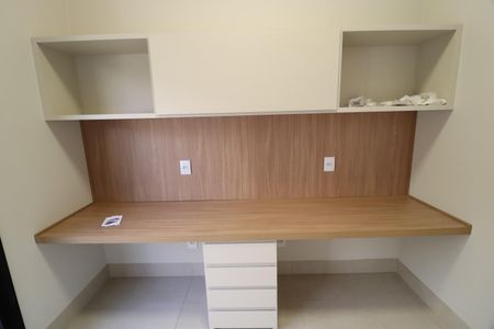 Casa de condomínio para alugar com 238m², 3 quartos e 2 vagasEscritório