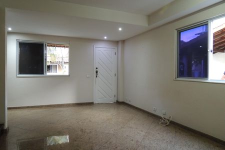 Casa de condomínio à venda com 103m², 3 quartos e 3 vagasSala