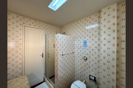 Apartamento para alugar com 148m², 4 quartos e sem vaga Apartamento para alugar com 148m², 4 quartos e sem vagaBanheiro social