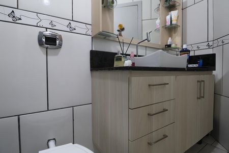 Casa à venda com 172m², 4 quartos e 4 vagasBanheiro 2
