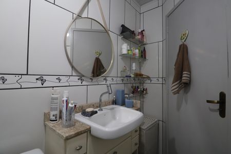 Casa à venda com 172m², 4 quartos e 4 vagasBanheiro 1