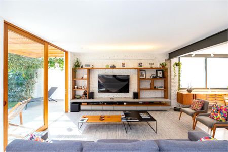 Casa à venda com 3 quartos, 260m² em Santo Amaro, São Paulo