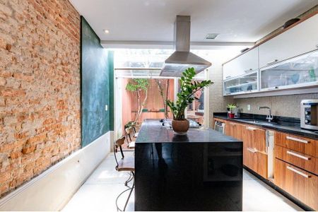 Casa à venda com 2 quartos, 100m² em Campo Belo, São Paulo