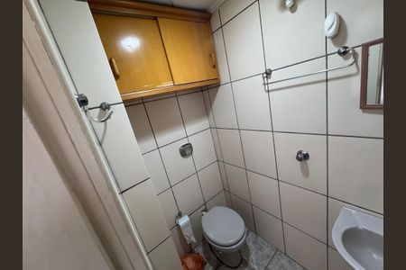 Apartamento à venda com 98m², 2 quartos e sem vaga Apartamento à venda com 98m², 2 quartos e sem vagaBanheiro de Serviço