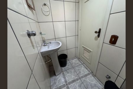 Apartamento à venda com 98m², 2 quartos e sem vaga Apartamento à venda com 98m², 2 quartos e sem vagaBanheiro de Serviço