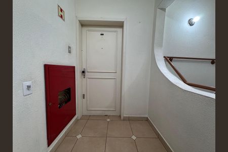 Apartamento à venda com 98m², 2 quartos e sem vaga Apartamento à venda com 98m², 2 quartos e sem vagaHall