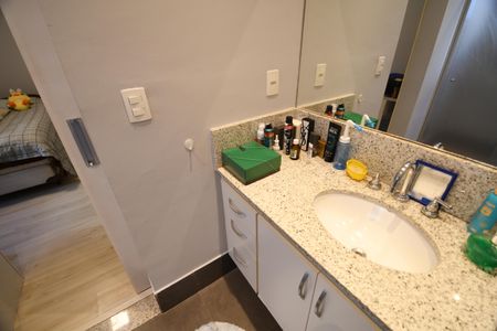 Casa de condomínio à venda com 192m², 3 quartos e 4 vagasBanheiro do Quarto 3