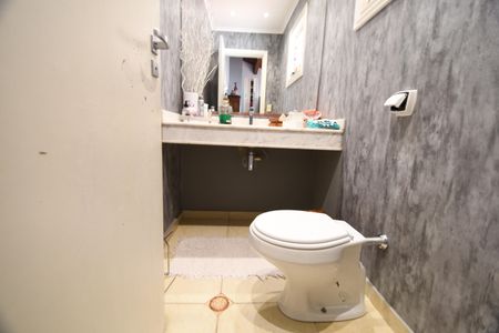 Casa de condomínio à venda com 192m², 3 quartos e 4 vagasLavabo