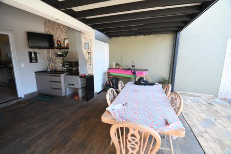 Casa de condomínio à venda com 192m², 3 quartos e 4 vagasVaranda gourmet