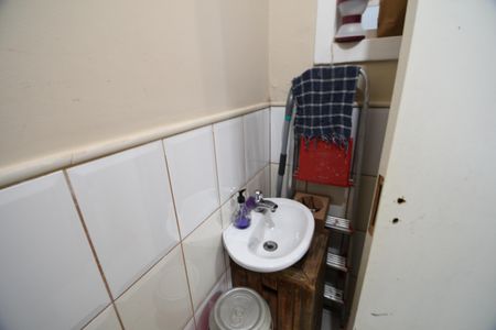 Casa de condomínio à venda com 192m², 3 quartos e 4 vagasBanheiro de serviço