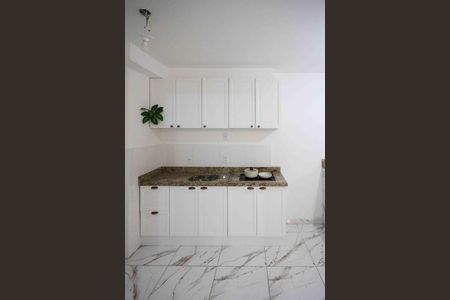 Cozinha de kitnet/studio para alugar com 1 quarto, 28m² em Vila Ema, São Paulo