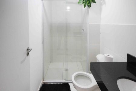 Banheiro de kitnet/studio para alugar com 1 quarto, 28m² em Vila Ema, São Paulo