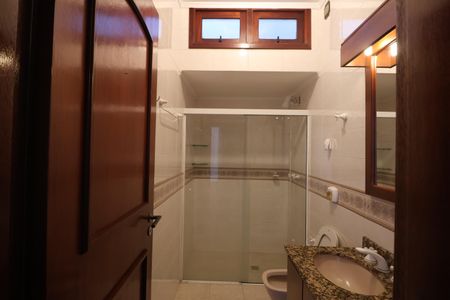 Casa para alugar com 600m², 5 quartos e 2 vagasBanheiro 2