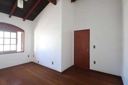 Casa para alugar com 600m², 5 quartos e 2 vagasQuarto 4