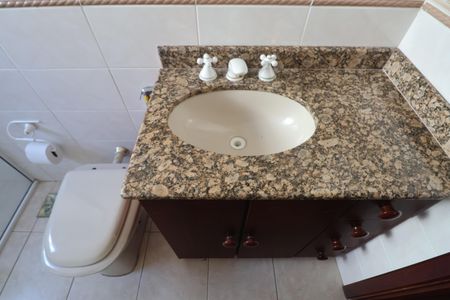 Casa para alugar com 600m², 5 quartos e 2 vagasBanheiro 1