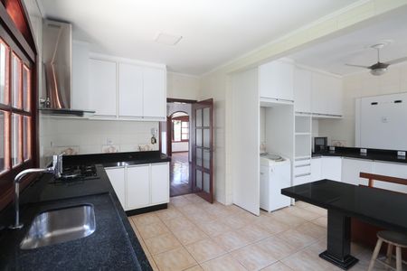 Casa para alugar com 600m², 5 quartos e 2 vagasCozinha