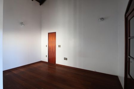 Casa para alugar com 600m², 5 quartos e 2 vagasQuarto 2