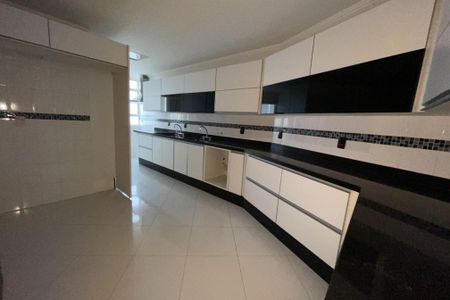 Apartamento para alugar com 258m², 3 quartos e 3 vagas Apartamento para alugar com 258m², 3 quartos e 3 vagasCozinha