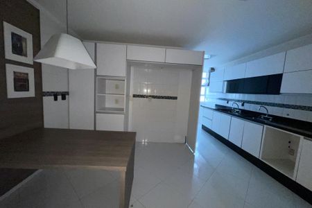 Apartamento para alugar com 258m², 3 quartos e 3 vagas Apartamento para alugar com 258m², 3 quartos e 3 vagasCozinha