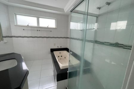 Apartamento para alugar com 258m², 3 quartos e 3 vagas Apartamento para alugar com 258m², 3 quartos e 3 vagasBanheiro 2