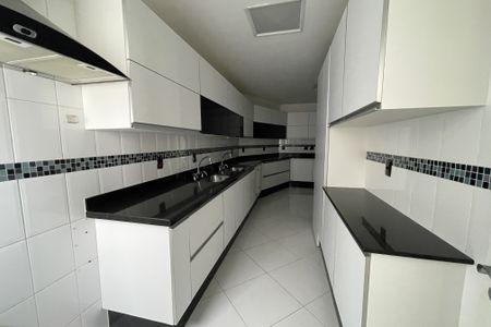 Apartamento para alugar com 258m², 3 quartos e 3 vagas Apartamento para alugar com 258m², 3 quartos e 3 vagasCozinha