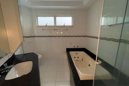 Apartamento para alugar com 258m², 3 quartos e 3 vagas Apartamento para alugar com 258m², 3 quartos e 3 vagasBanheiro