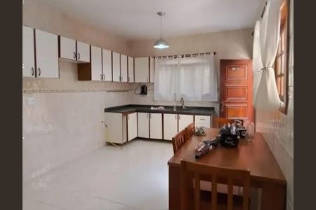 Casa à venda com 220m², 3 quartos e 2 vagas